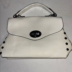 JAIME BRAND FROM THE UK.. NEW WHITE FAUX LEATHER HANDBAG SILVER ACCENTS/STUDS